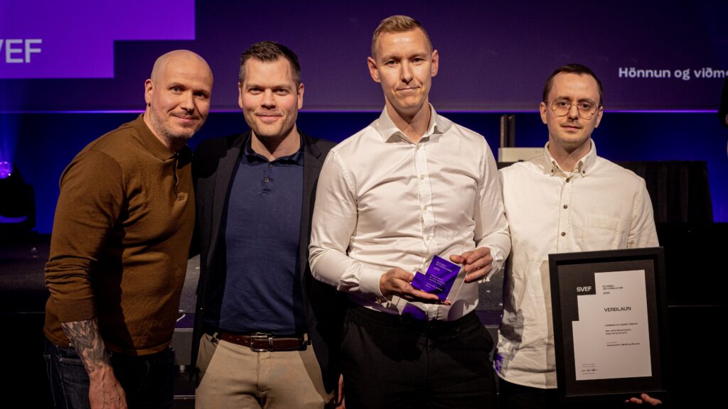 Members of Íslandsstofa, Metall, and Revera on stage, winning Design and UI of the Year (Hönnun og viðmót ársins).