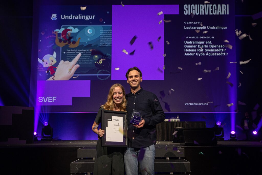 Helena Rut and Gunnar Bjarki from Undralingur, on stage, winning Project of the Year (Verkefni ársins).